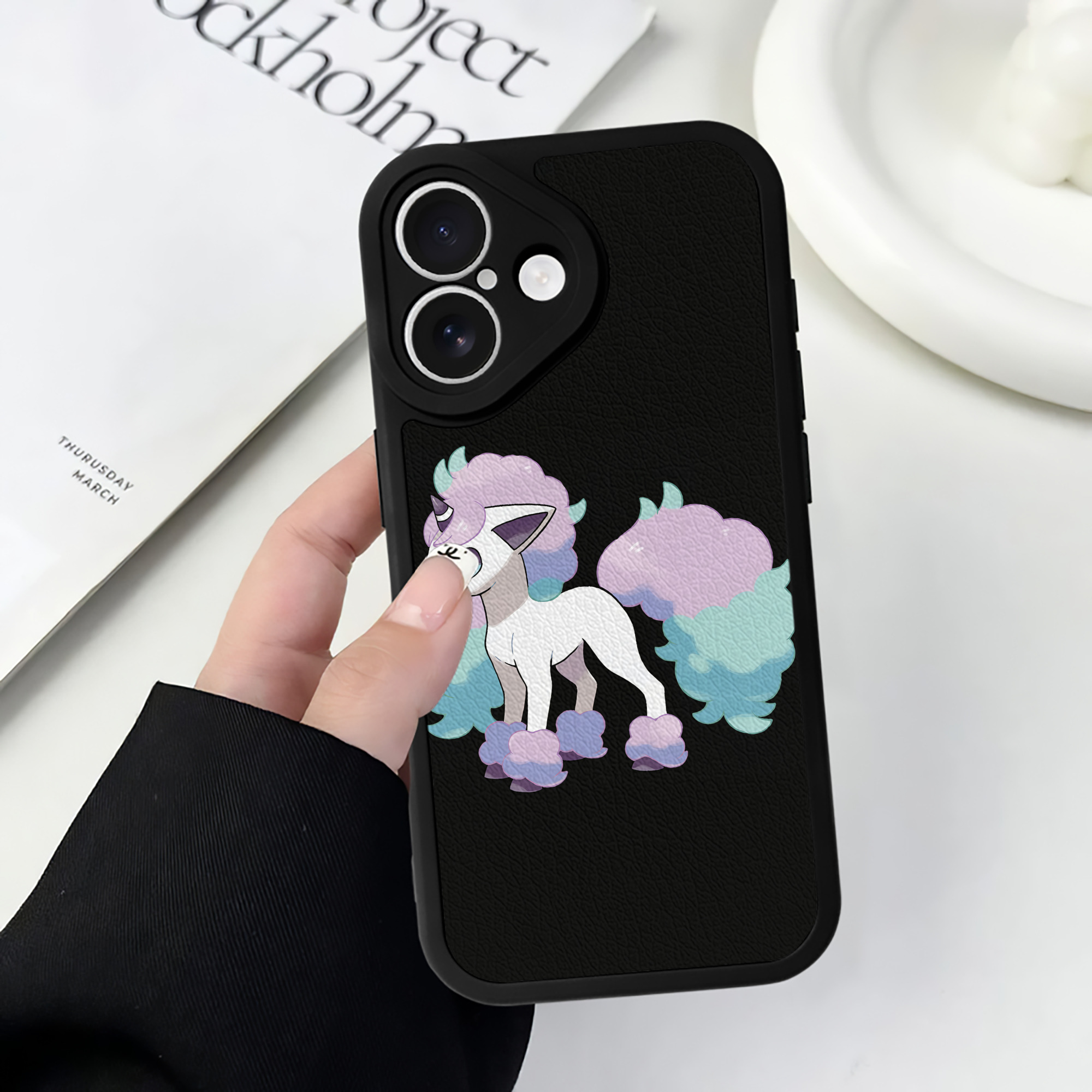 （画像用） ポケットモンスター Pokémon 【iPhone 16シリーズ対応】シリコンスマホケース（レザー調） 材質：シリコン